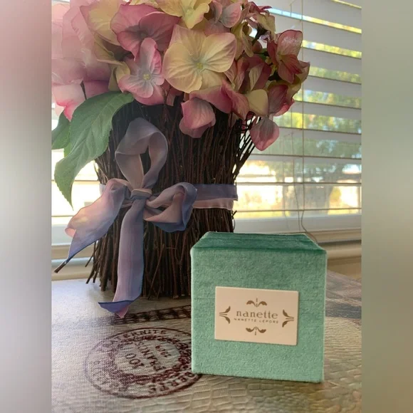 NWT Nanette Lepore Cubic Zirconia Sterling Silver Stud Earrings Velvet Gift Box - Picture 3 of 4